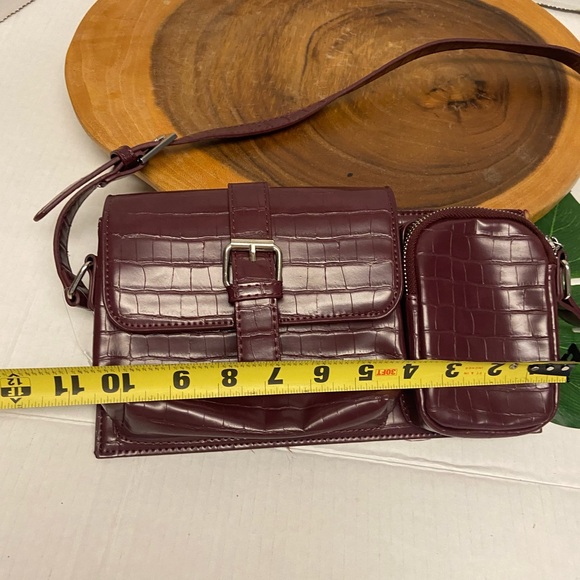 Urban Outfitters Cranberry Flat shoulder bag Crossbody - Picture 8 of 9